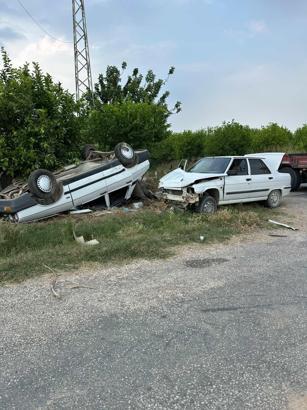 Kozan'da iki otomobilin çarpıştığı kazada 4 kişi yaralandı