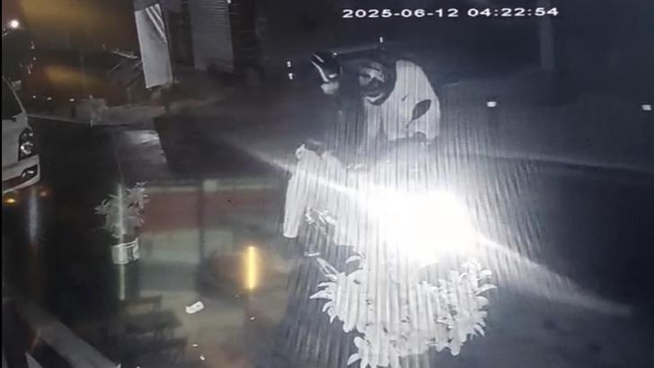 İstanbul - Beyoğlu'nda kebapçıya silahlı saldırı kamerada: 'Düşmanları iş yeri çevresinde dolaşıyor diye ateş açtılar'