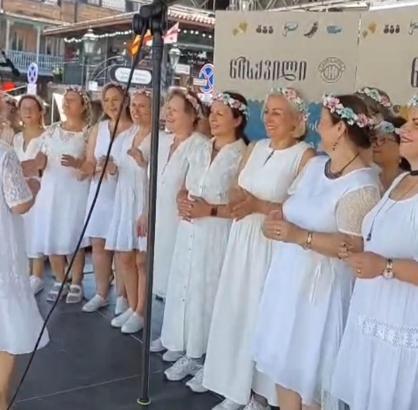 Hiç müzik eğitimi almayan 175 kadın, çıktıkları sanat yolculuğunda 11 ülkede konser verdi / Ek fotoğraflar