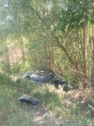 Otomobil, ters yönde park eden araca çarptı: 4 yaralı