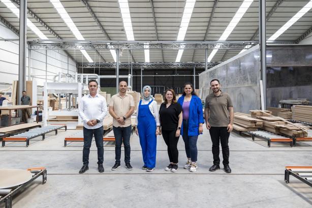 Kadın eli mobilya sektörüne de değdi