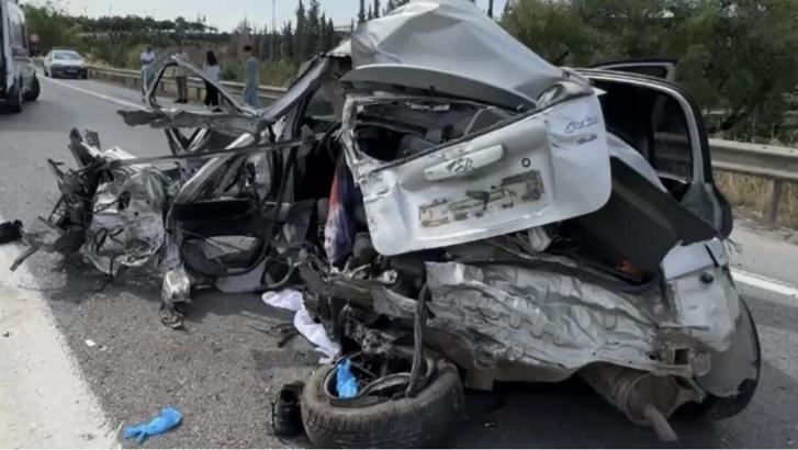 TEM’de yolcu otobüsü ile otomobil çarpıştı; 2’si ağır, 3 yaralı