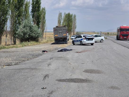 TIR'ın çarptığı motosiklet sürücüsü hayatını kaybetti