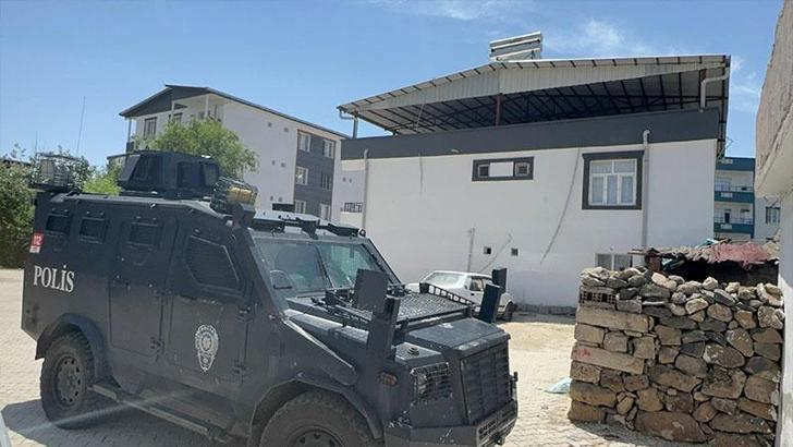 Tartıştığı babasını, başına çekiçle vurarak ağır yaraladı