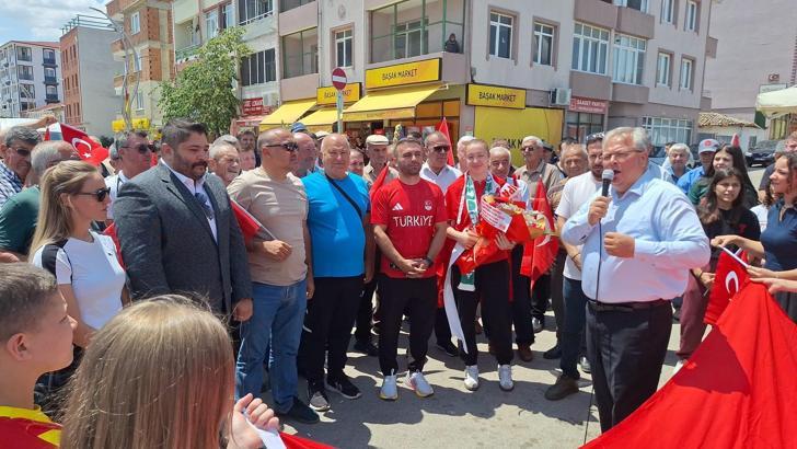 Avrupa şampiyonu Eylem Engin, Edirne'de coşkuyla karşılandı