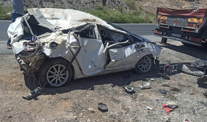 Takla atan otomobilden fırladı: 1 ölü, 1 ağır yaralı