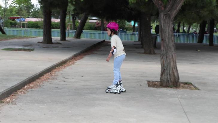 İstanbul- Pazar günü sıcak havayı fırsat bilenler Maltepe Sahili'ne akın etti