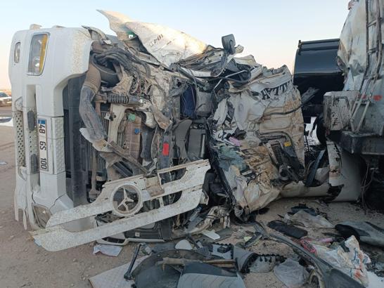 Mardin’de akaryakıt yüklü tanker park halindeki 2 tankere çarptı: 1 yaralı