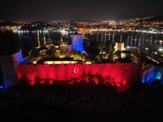 Bodrum Kalesi jandarma renkleriyle aydınlandı