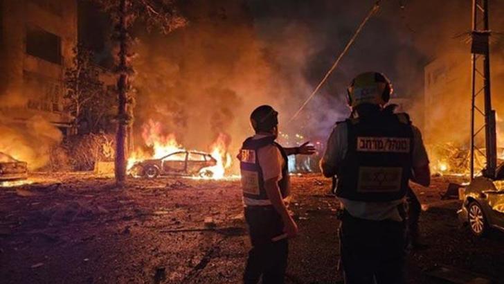 İran’ın İsrail’e fırlattığı füzelerden bazıları Hayfa kentine isabet etti