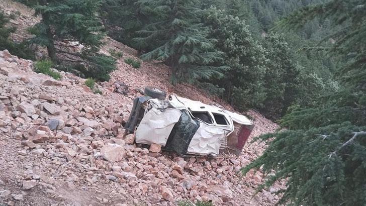 Gaziantep'te kamyonet uçuruma yuvarlandı: Aynı aileden 3 ölü, 1 yaralı