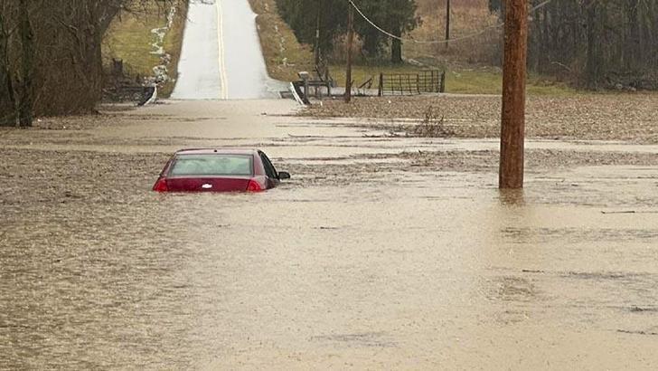ABD’de sel: 5 ölü