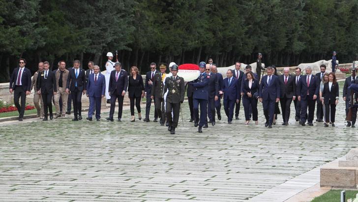 TBMM Başkanı Kurtulmuş, Anıtkabir'i ziyaret etti