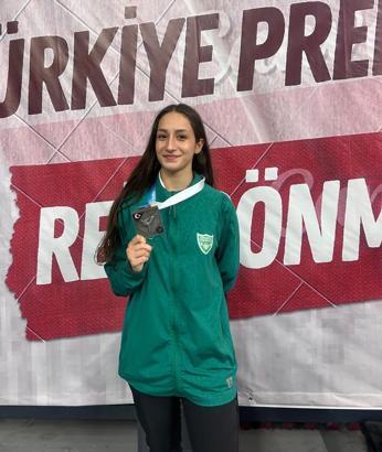 Milli karateci Kızılaslan, Türkiye Karate Premier Ligi’nde gümüş madalya kazandı