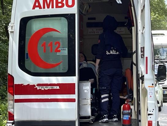 Kocaeli'de 2 otomobilin karıştığı kaza; 1'i çocuk 6 yaralı