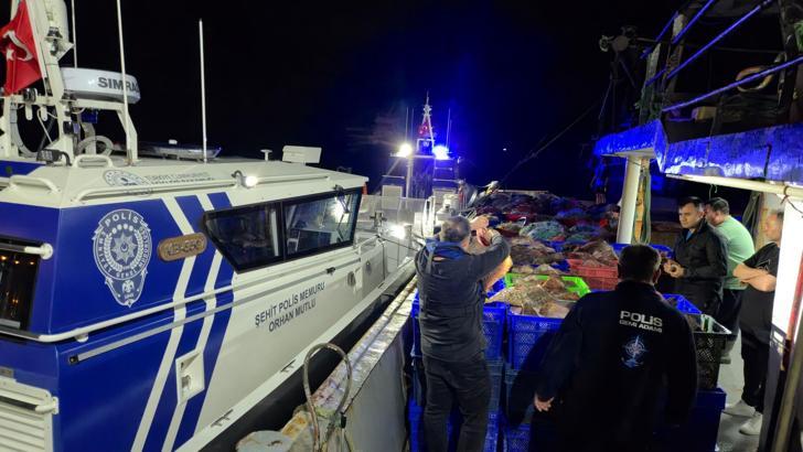 Samsun açıklarında kaçak olarak avlanan 6 ton kalkan balığı ele geçirildi