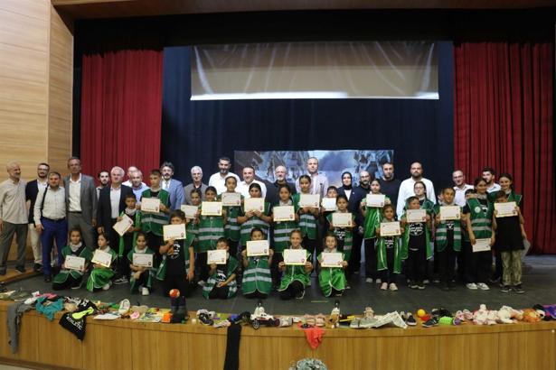 Düzce'deki öğrencilerden Gazze için tiyatro gösterimi