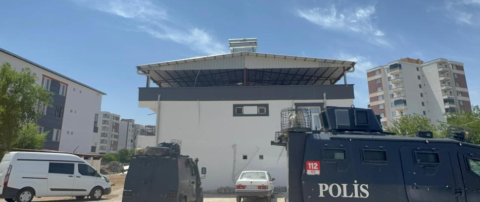 Tartıştığı babasını başına çekiçle vurarak ağır yaralayan oğlu tutuklandı