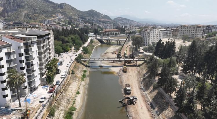 Depremde zarar gören Asi Nehri’nde ıslah çalışması başlatıldı