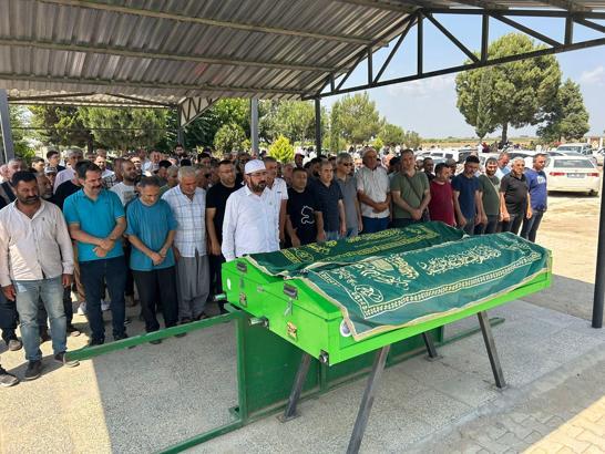 Adana'da, sulama kanalına düşen kamyonette baba ve 2 kızı hayatını kaybetti (4)