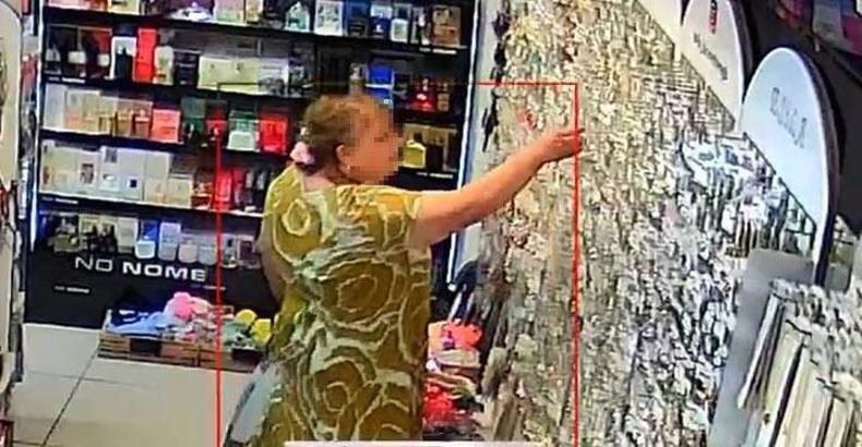 Mağazadan hırsızlık kamerada