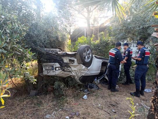 Otomobil fabrika bahçesine uçtu, sürücü ağır yaralı