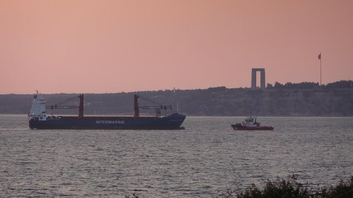 Çanakkale Boğazı’nda bir geminin makine dairesinde çıkan yangın söndürüldü