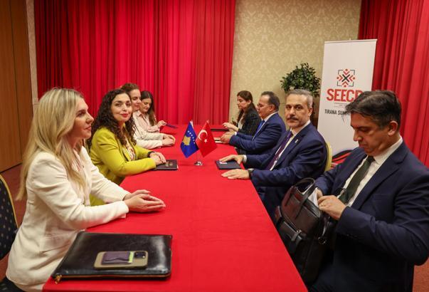Bakan Fidan, Kosova Cumhurbaşkanı Osmani-Sadriu ile görüştü