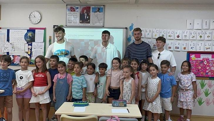 Trabzonsporlu gençler Marmaris’te öğrencilerle buluştu