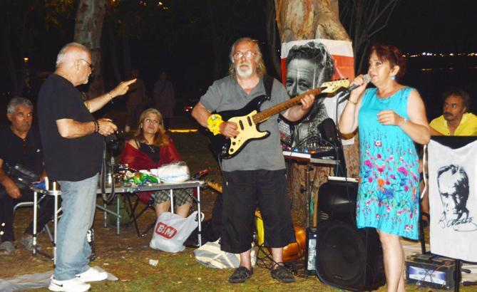 Şiir severler plajda buluştu