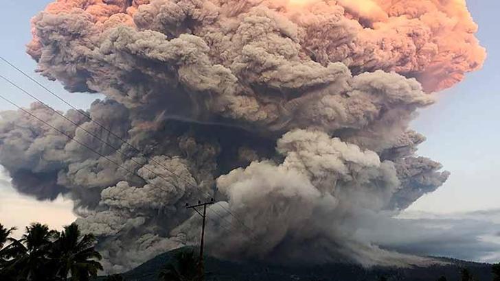 Endonezya'daki Lewotobi Laki-Laki Yanardağı'nda patlama