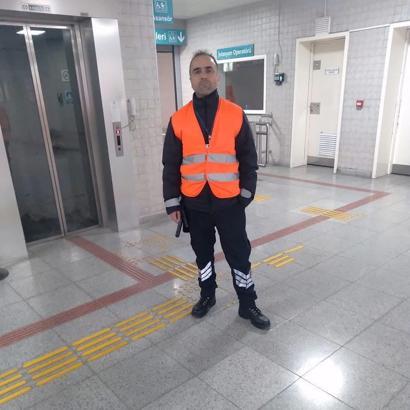 Trende sigara içtiği için kendisini uyaran güvenlik görevlisini darbedip, öldürdü