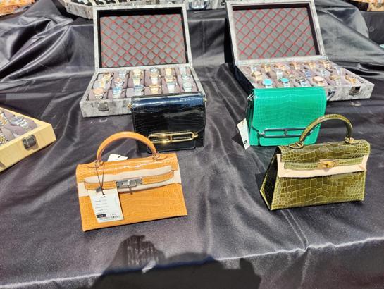 İstanbul- Şişli ve Beyoğlu'nda 100 milyon liralık kaçak çanta operasyonu