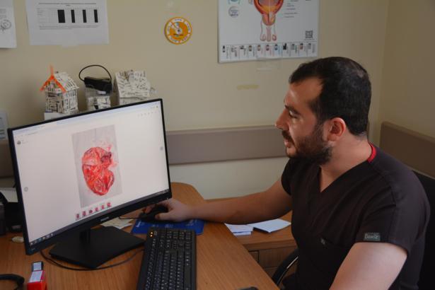 Karın şişliği için hastaneye gitti, böbreğinden 23 santimetrelik kist çıkarıldı