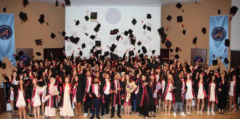 Sağlık Bilimleri Fakültesi'nde duygulu mezuniyet töreni