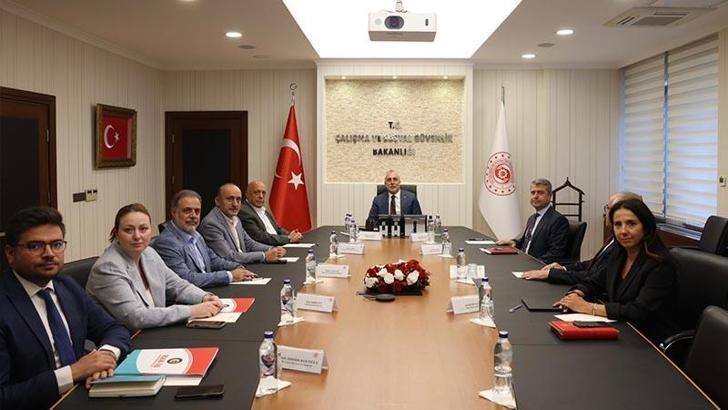 Bakan Işıkhan, HAK-İŞ Konfederasyonu heyetiyle görüştü