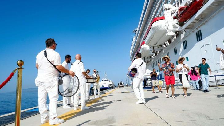Bodrum'a denizden 1646 turist geldi