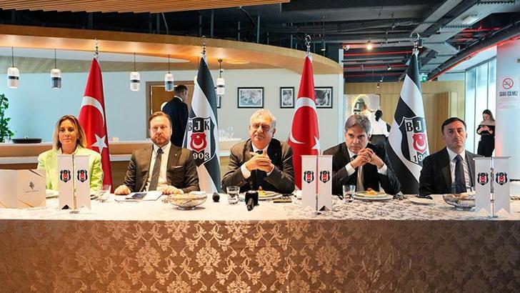 Beşiktaşlı yöneticiler, basın mensuplarıyla sohbet toplantısında buluştu