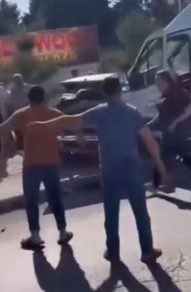 Gaziantep'te otomobil ile 2 servis minibüsü çarpıştı; 10 yaralı