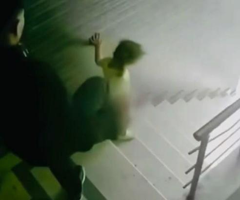 İstanbul- Eyüpsultan'da, apartmanda kızına şiddet uygulayan baba gözaltına alındı