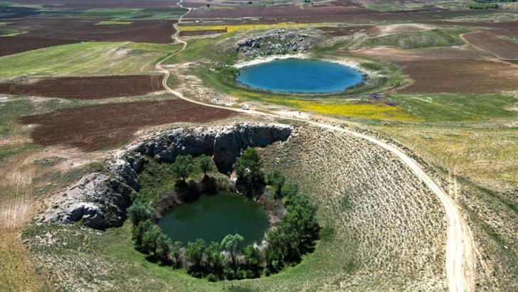 Sivas'ın nazar boncuğu göllerde 'renk' şöleni