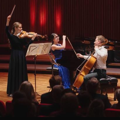 16 yaşındaki piyanist Arya Su, Almanya'daki yarışmada birinci oldu