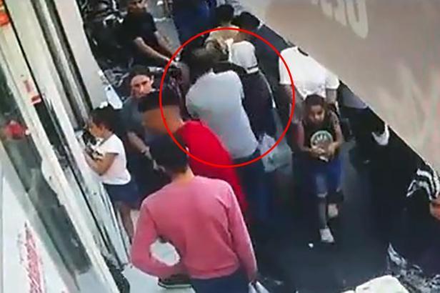 Alışverişe çıkan kadının çantasındaki parayı çaldı; 'Dayanamadım' dedi