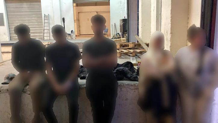 TIR'daki çelik borulardan suç örgütü lideri ile 5 kaçak göçmen çıktı