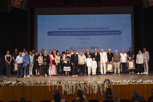 Mersin’de eğitim destekçileri ödüllendirildi