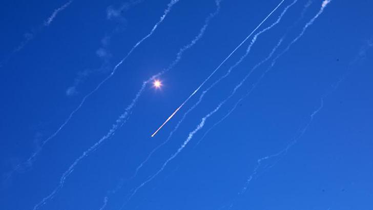 İran'dan İsrail'e füze saldırısı başladı