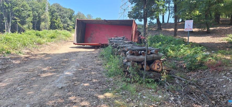 Devrilen traktörün altında kalan sürücü, 10 gün sonra öldü