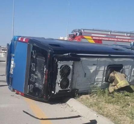 Ankara'da dolmuş ile otomobil çarpıştı; 5 yaralı