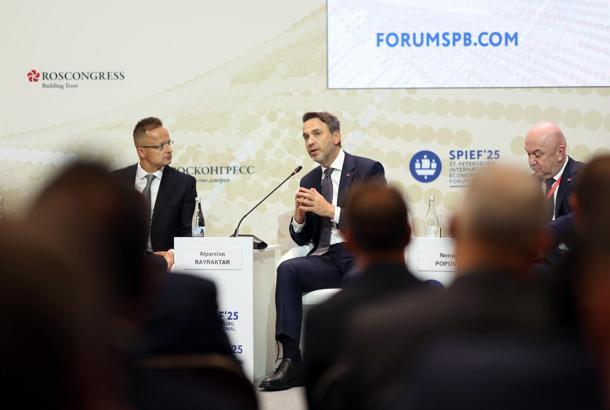 Bakan Bayraktar, 28'inci St. Petersburg Uluslararası Ekonomi Forumu kapsamında düzenlenen bakanlar oturumuna katıldı (2)