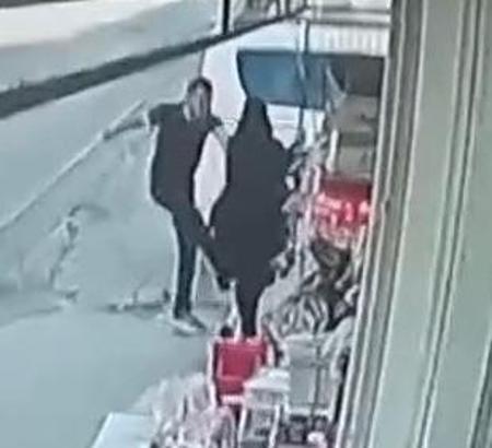 İstanbul - Arnavutköy'de sokak ortasında boşanma aşamasındaki eşini darbetti